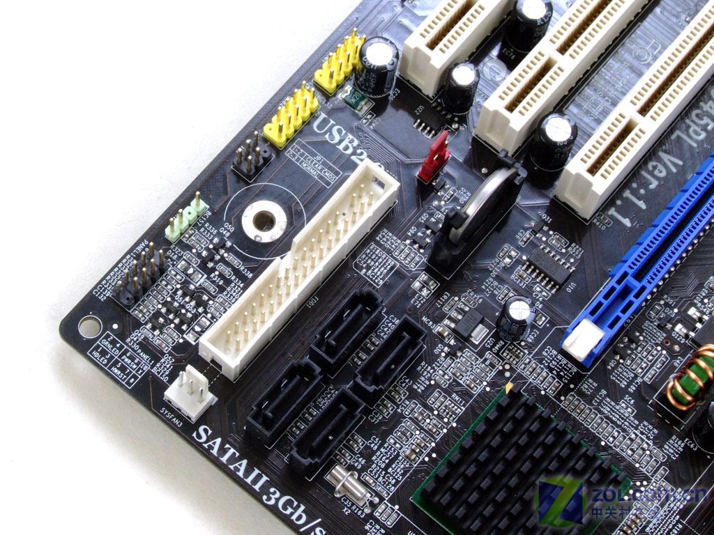 【高清图】 好用够用实用 联强775双核主板抢先测图4