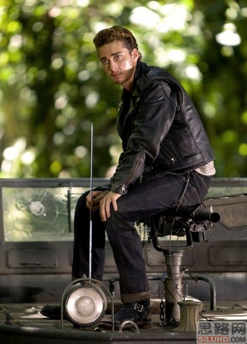 历经大片的洗礼,希安•拉博夫越发英气逼人