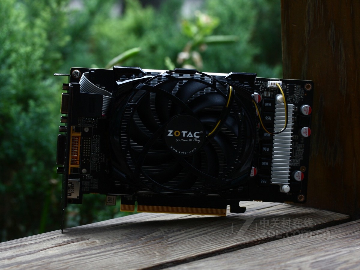 显卡 索泰显卡 索泰gt240-512d5 毁灭者 图片 效果图 9 / 48隐藏