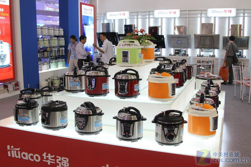 款式新颖种类繁多 华强电饭煲亮相展会_家电新闻-中关村在线