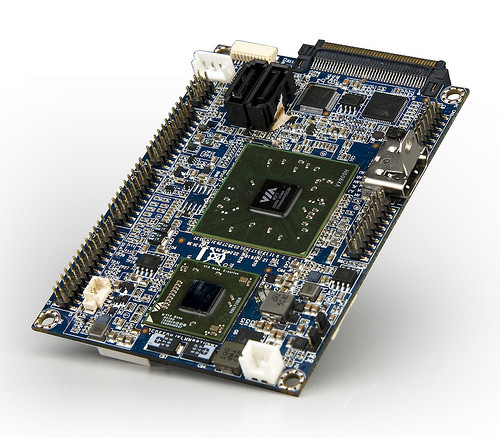 2cm,这款epia-p830嵌入式主板使用的是via vx900芯片组和一颗1.