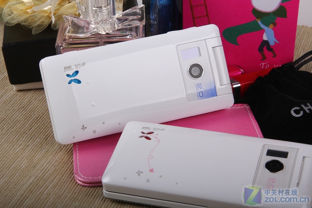 唯美翻盖机之首选 步步高i606双色美图赏