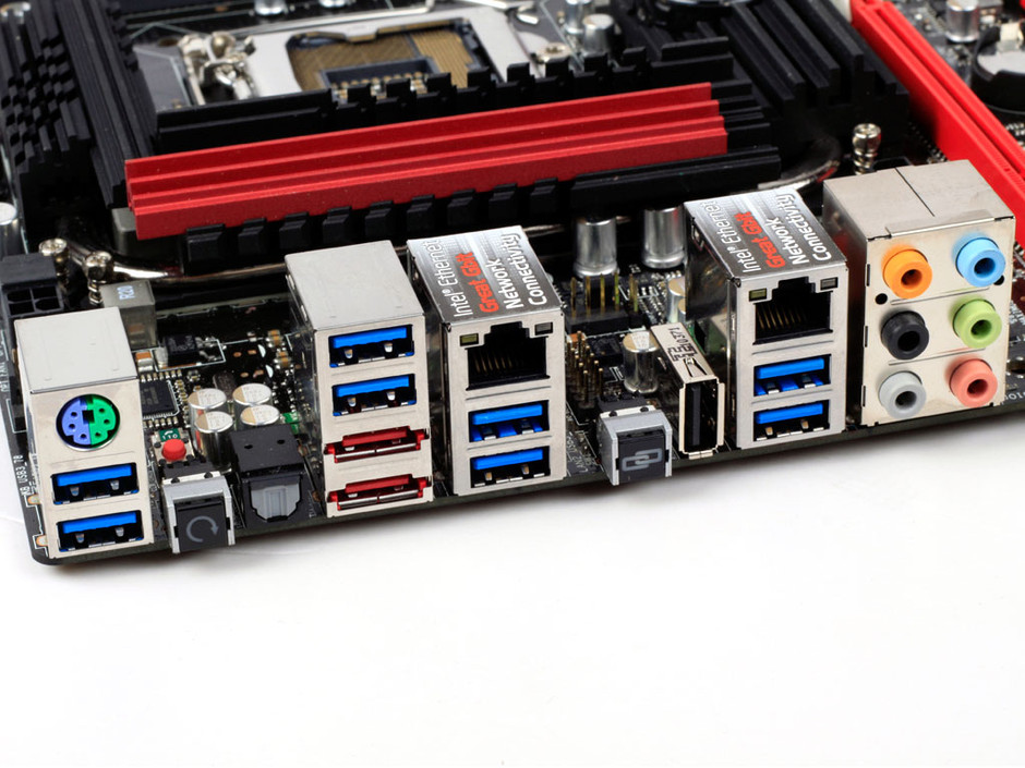 主板背部i/o接口