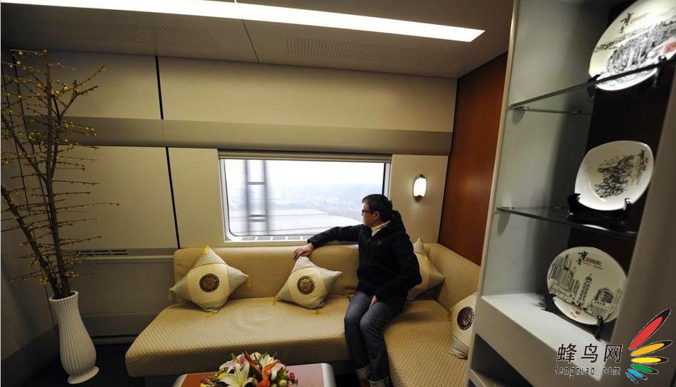 图为高级软卧的会客厅.