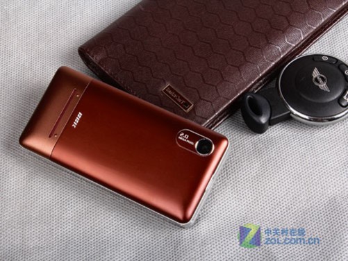 图为 步步高音乐手机v303