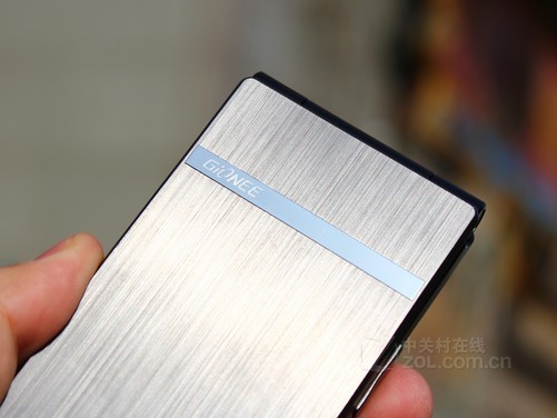 双卡双拉丝工艺 翻盖设计金立a808评测