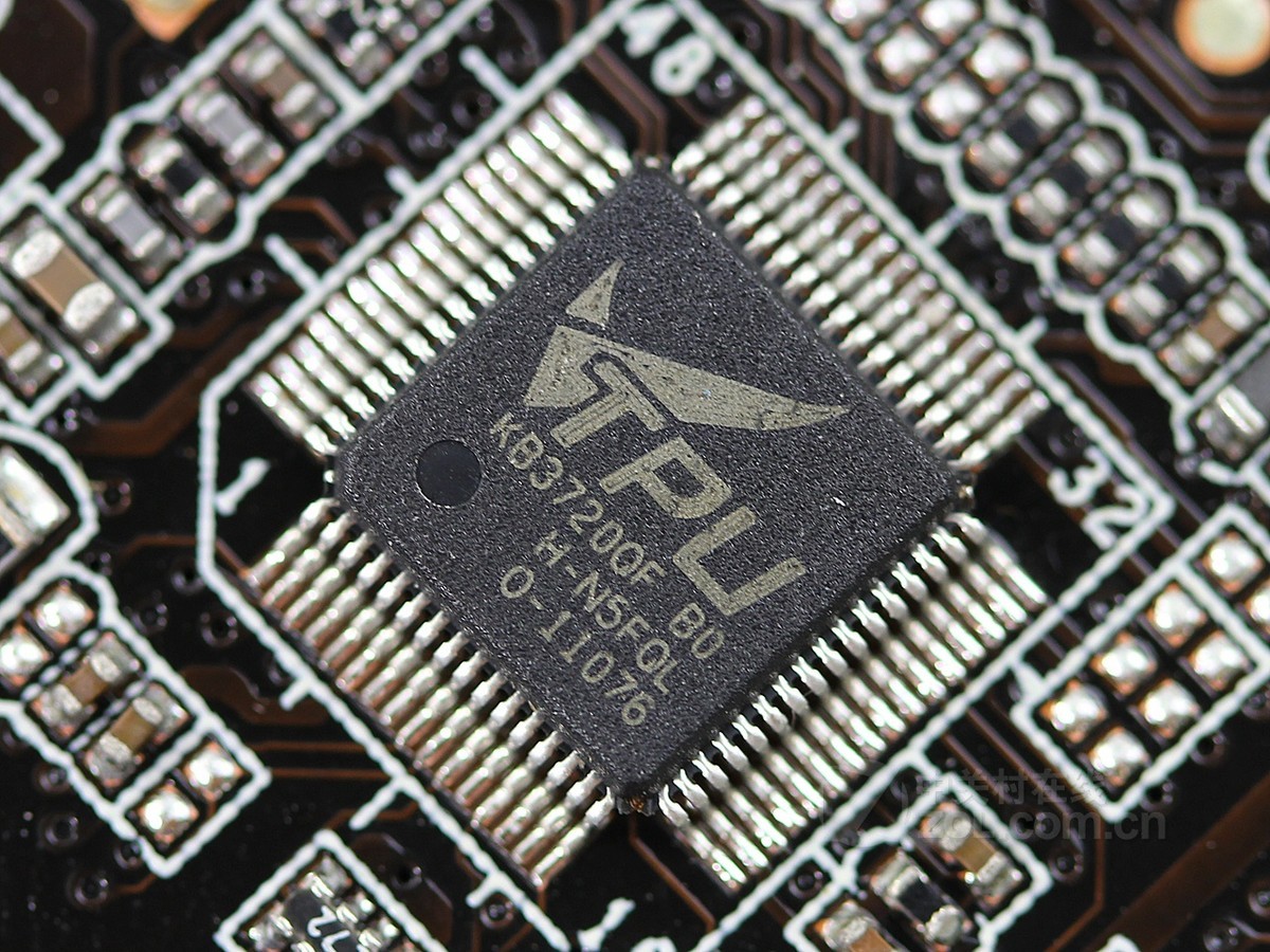 主板 华硕主板 华硕p8z68-v pro 图片 局部细节图 38 / 45隐藏