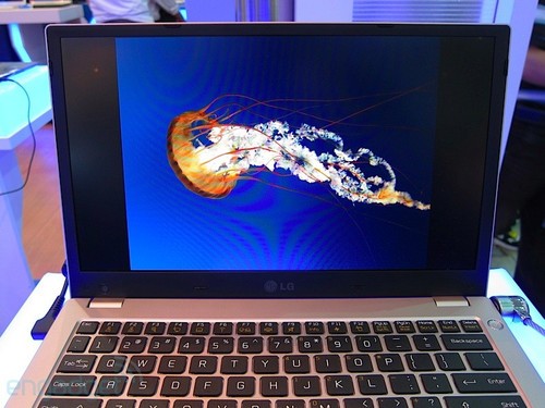LG P220新本亮相 外形酷似MacBook Pro
