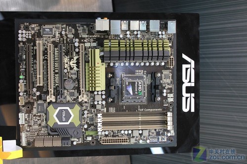 2011台北电脑展:黄色PCB?华硕X79曝光