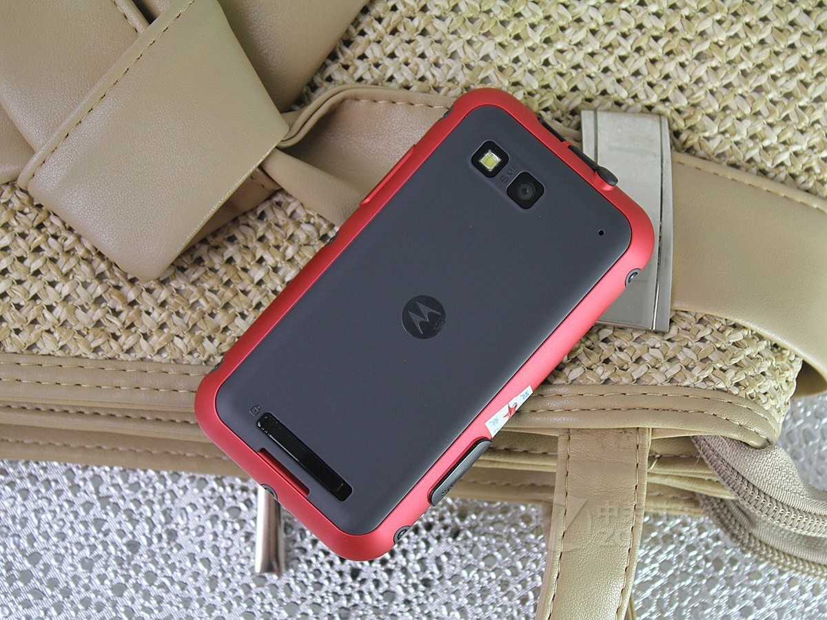 【高清图】 moto(moto)me525(defy/戴妃)中国红 图906