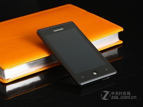 三星 Omnia 7 黑色 外观图