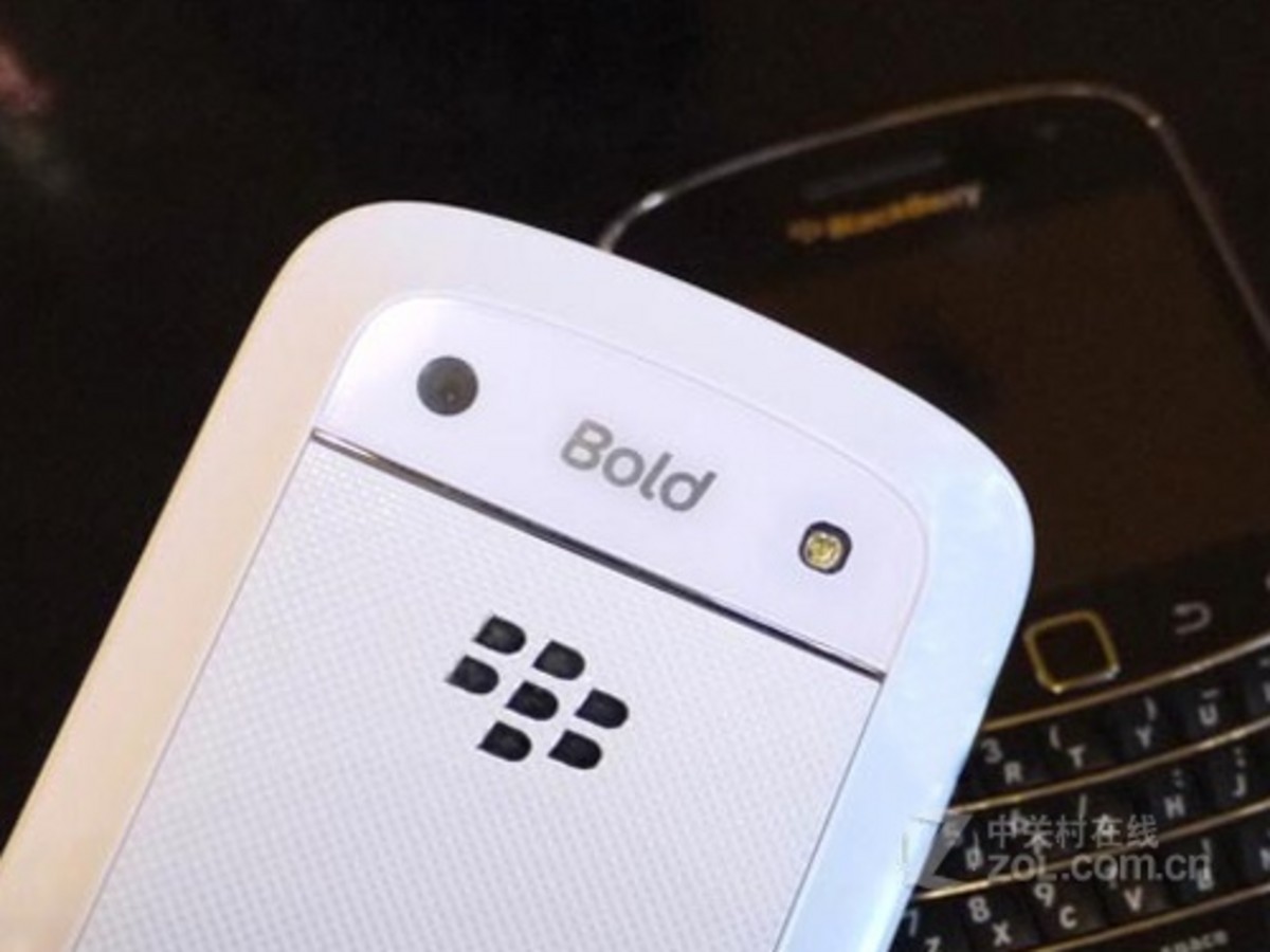 手机 黑莓手机 黑莓9900(白色版) 图片 白色 4 / 35隐藏