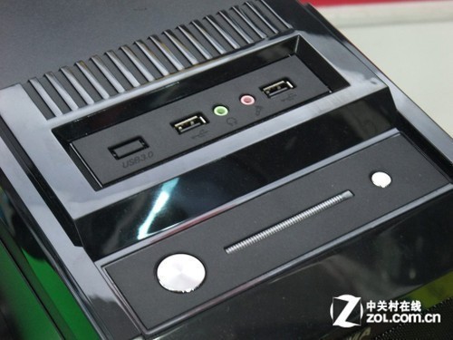黑化背线大卷边 先马绝影3机箱199元