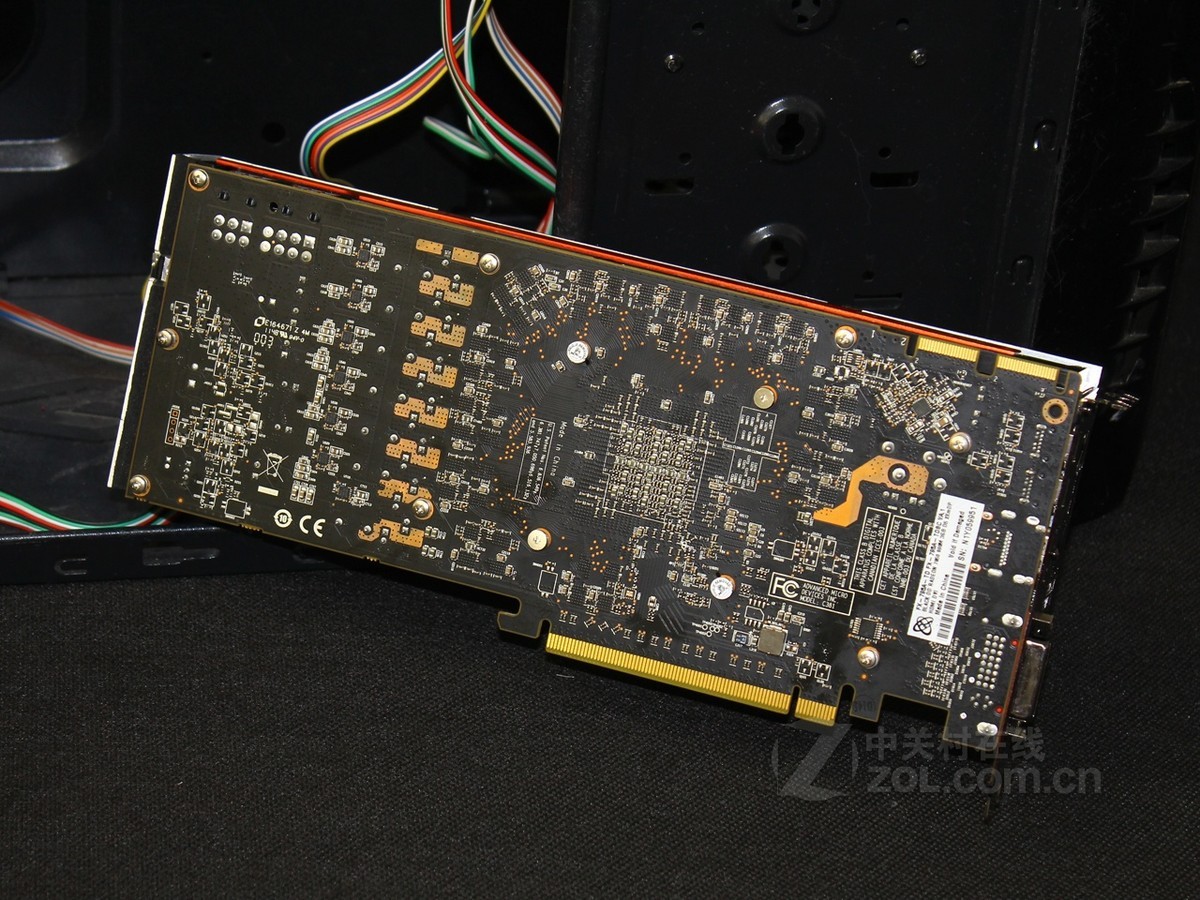 xfx讯景hd7950 外观图