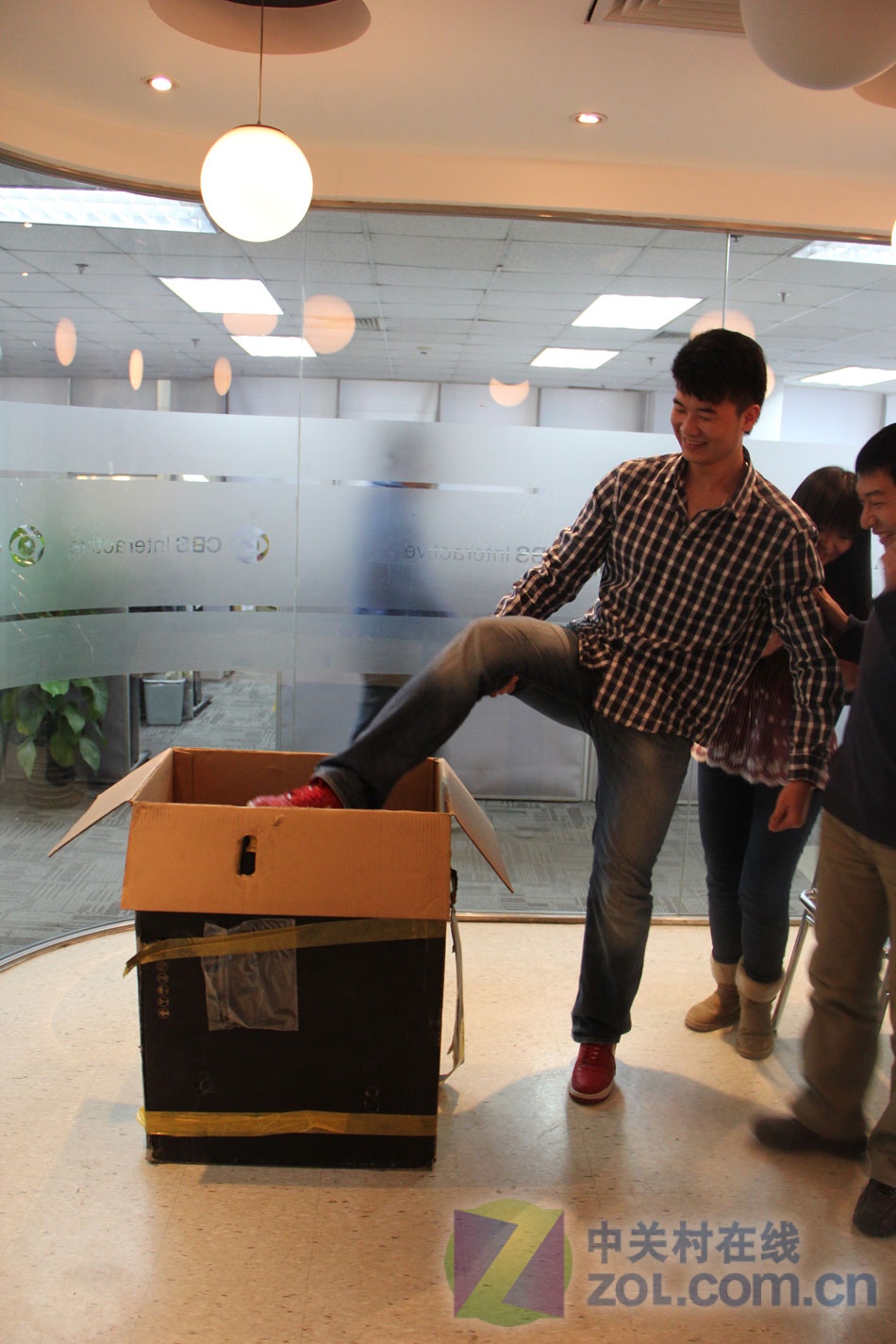 巨无霸来了外星人aurora电脑趣味测试