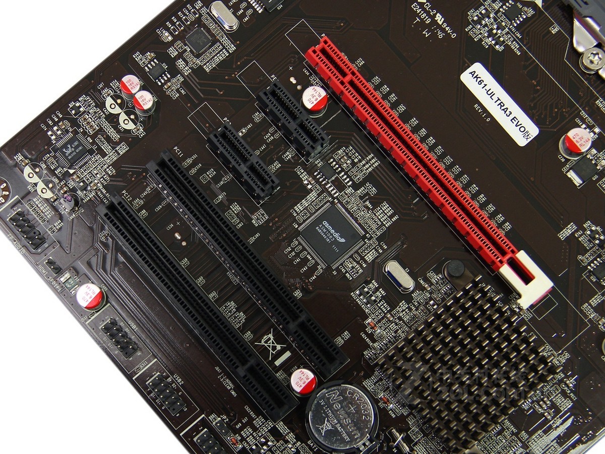 【高清图】 双敏(unika)狙击手ak61 ultra3 evo显卡插槽 图5