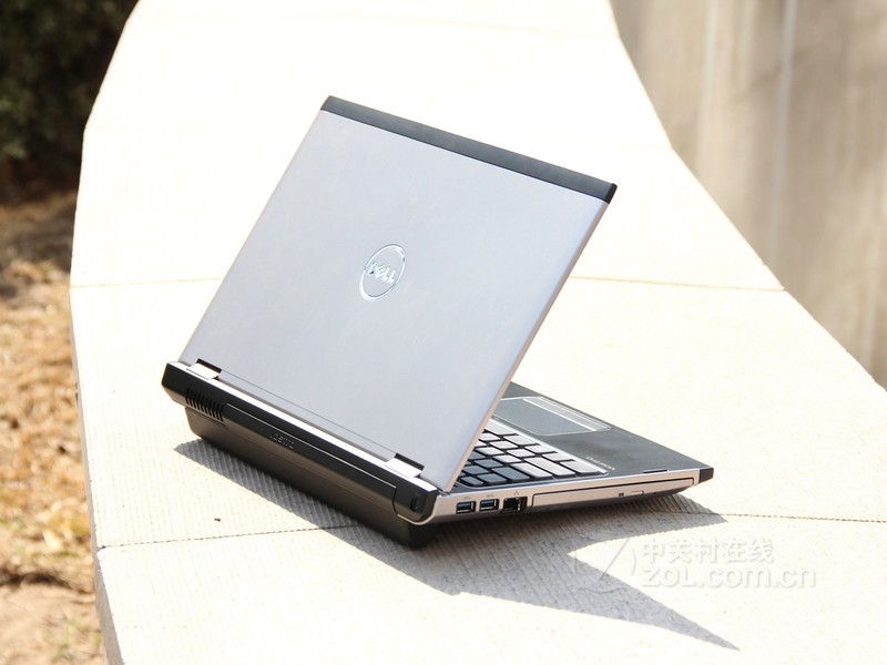 【高清图】 大屏幕金属机身 戴尔成就3550本5599元图3