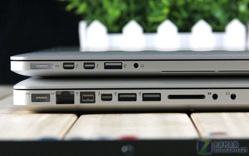 �������ĽӿڶԱȣ��������ᱡ�� MBP����������ͨ MBP�����ǿ�����Դ�ӿ����޷�ͨ�ã����������Щ�ź�����Ȼ��Ҳ���ᱡ�������ı�Ȼ���ơ����⣬����ע�⵽���߽ӿ�Ҳ���Ͼ�����ˡ�����û�����Ҫ��ֻ�ܶ�����Ǯ��ת��ͷ�ˡ�