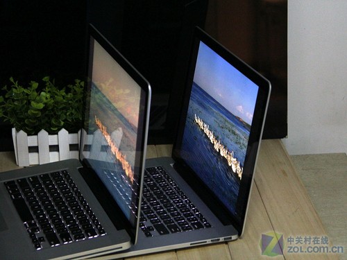 ������ӽǶȲ��ԣ���ߵ���ͨ MBP �ı�����ʵ�Ѿ��ܲ����ˣ�ֻ�дﵽ 170 �ȵ�ʱ��ų�������΢�ķ������󣬶��ұߵ��ᱡ�� MBP ��ʾ����ѹ�������Ĺ��ӽ�����������֧�ֵ� 178 �ȡ��������������Ե���·��������Ķ�����ġ�΢���µ��漣��������ĤMBP����Ļϸ�ڡ������Ķ������ǲ��Ȳ�֪����......