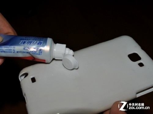 医用84消毒液怎么用橡皮／酒精谁有用 清洗白色手机套大作战_https://www.jmylbn.com_新闻资讯_第9张