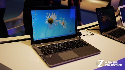 IFA2012��Ӣ�ض�չ̨���ҳ����������� 